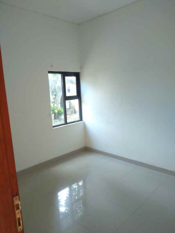 disewakan rumah sariwangi selatan