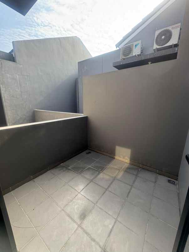 disewakan rumah suvarna sutera cluster