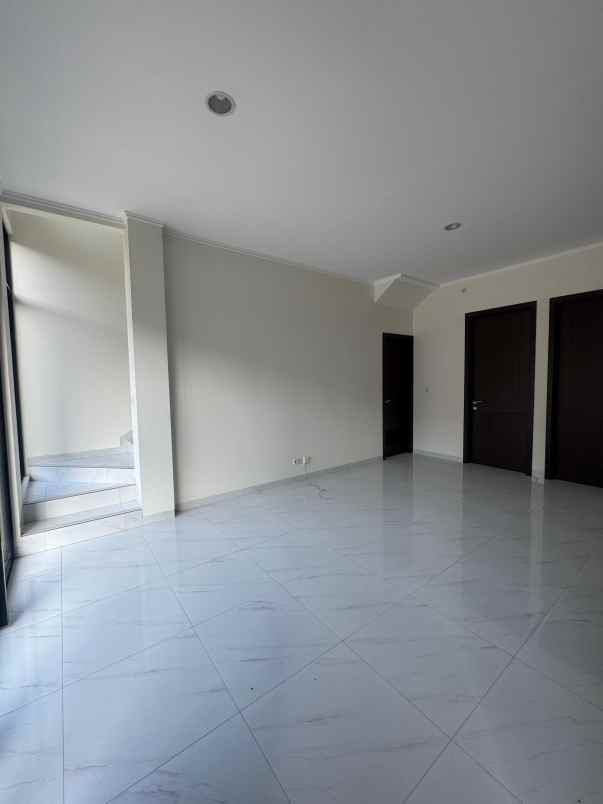 disewakan rumah suvarna sutera cluster