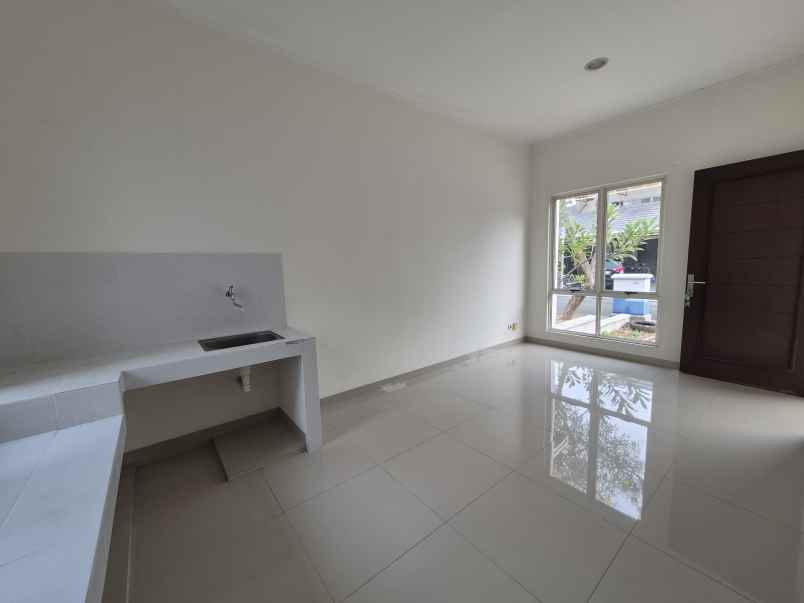 disewakan rumah suvarna sutera tangerang