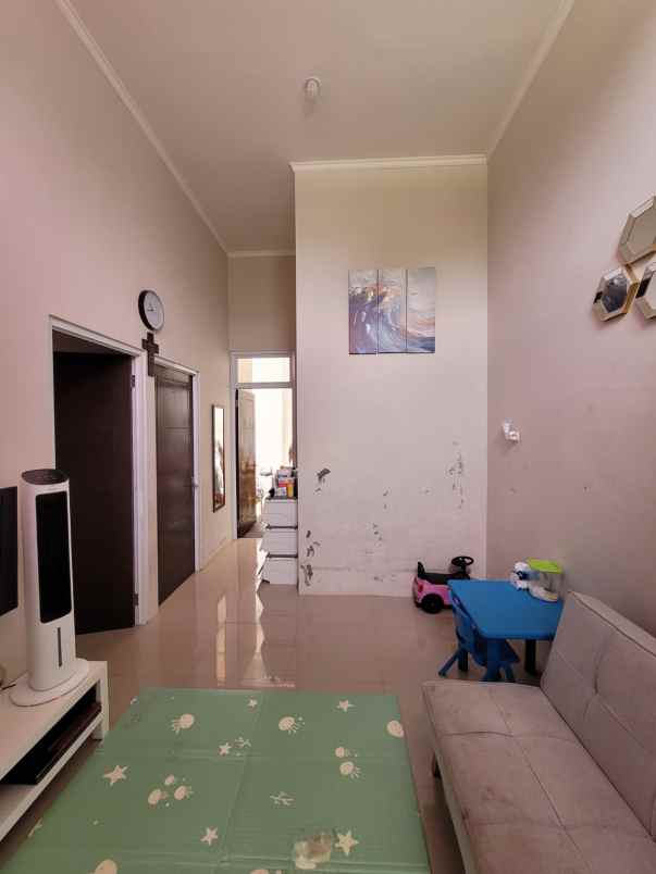 over kredit 65jt rumah cantik siap huni di sawangan