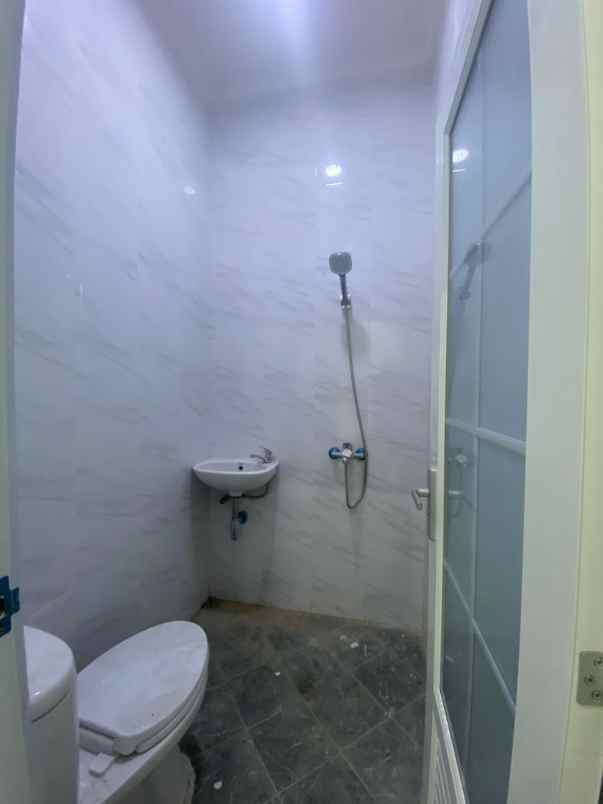 over kredit 65jt rumah siap huni dekat stasiun depok