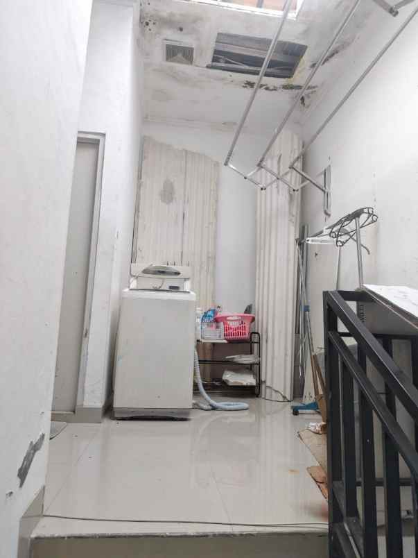 over kredit murah jual bu rumah strategis di depok