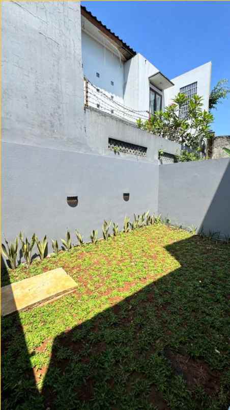 rumah 2 lantai di mampang depok