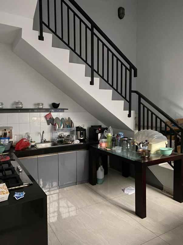 rumah 2 lantai di pulomas jakarta timur