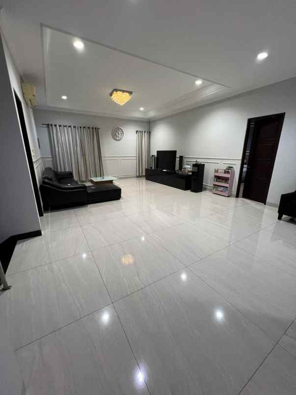 rumah 2 lantai di pulomas jakarta timur