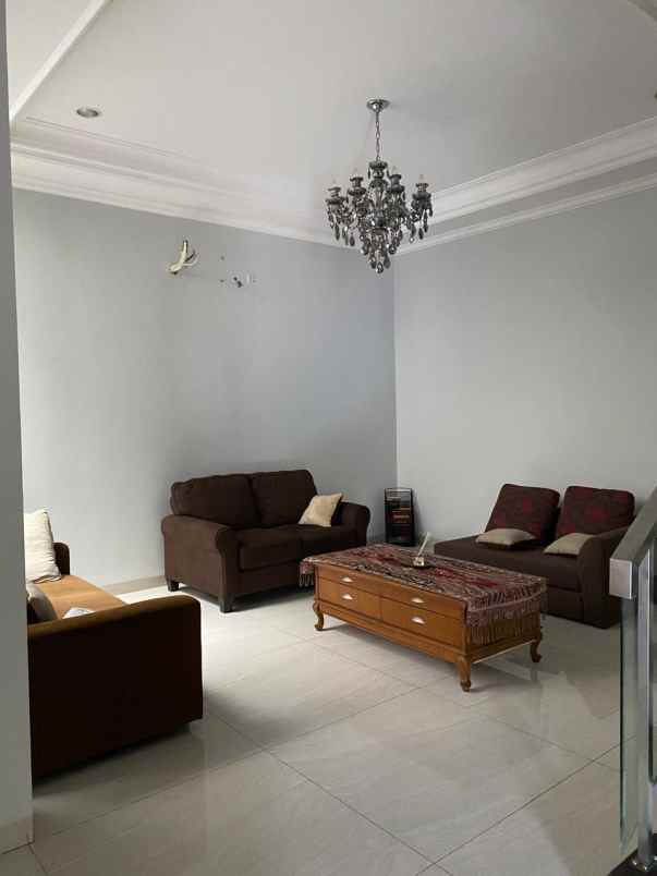 rumah 2 lantai di pulomas jakarta timur