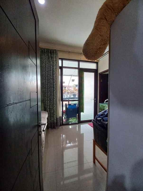 rumah 2 lantai furnished di kedaung ciputat