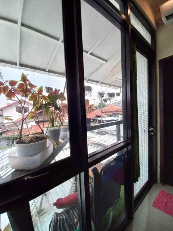 rumah 2 lantai furnished di kedaung ciputat