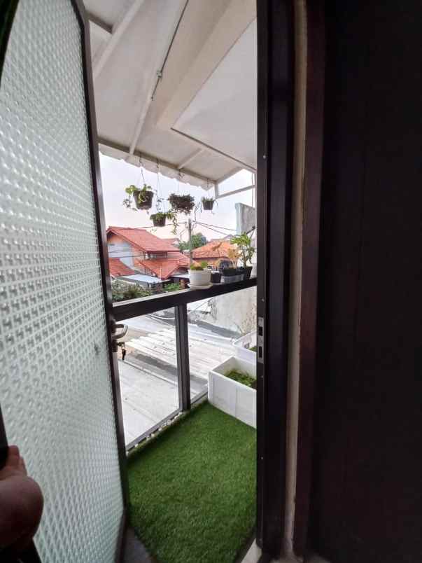 rumah 2 lantai furnished di kedaung ciputat