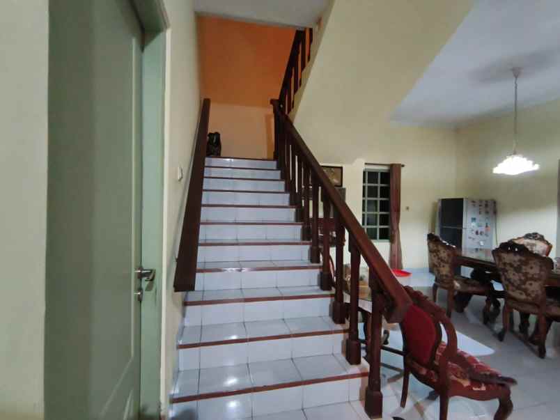 rumah 2 lantai mewah 520m 5kt dekat monjali ugm