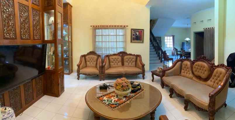 rumah 2 lantai mewah 520m 5kt dekat monjali ugm