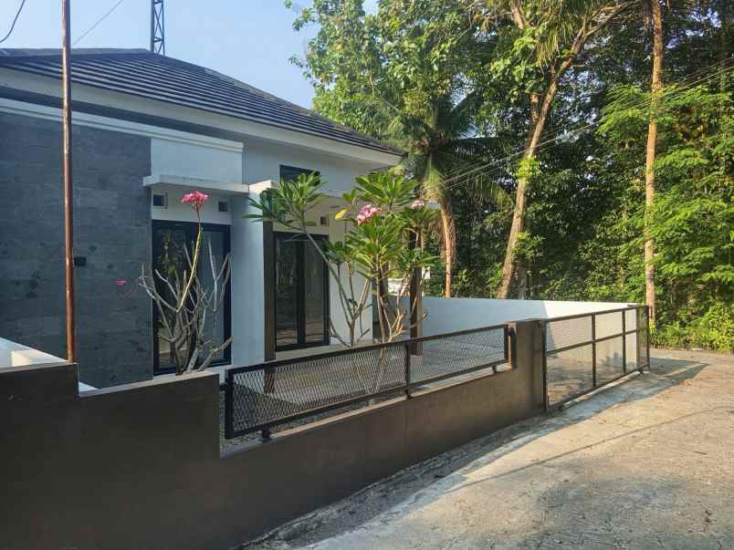 rumah 3 kt dekat umy cokelat monggo sisa 2 unit