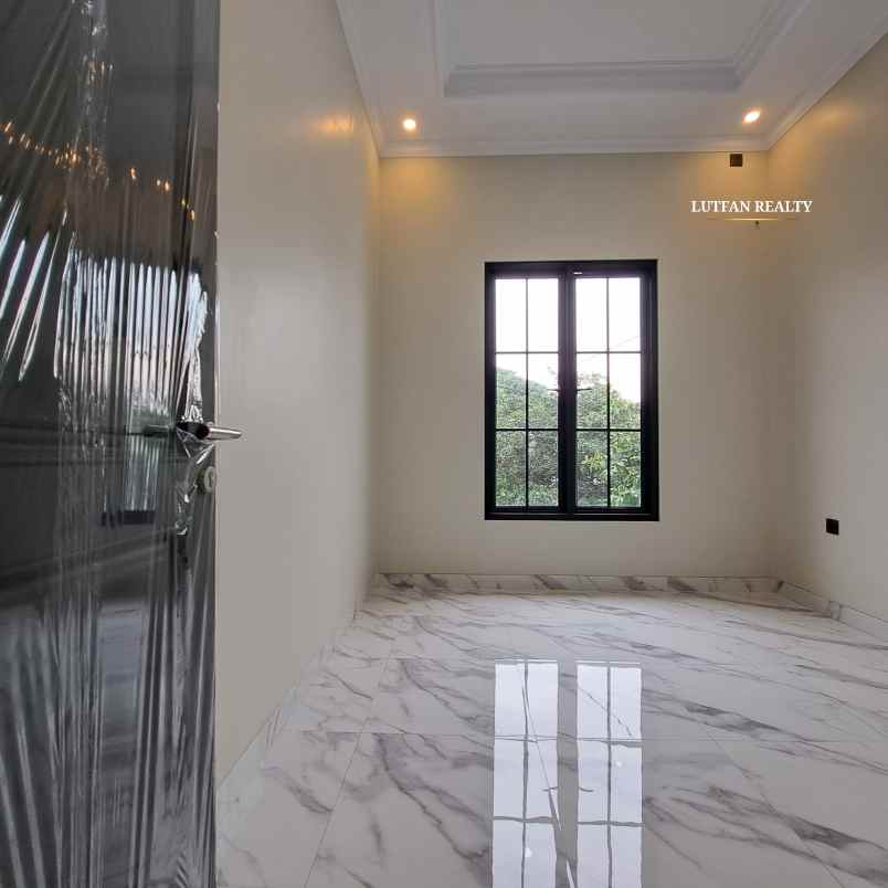 rumah 3 lantai dalam komplek dekat kampus istn