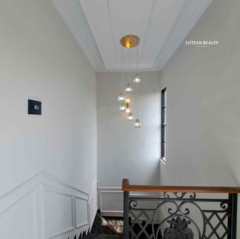 rumah 3 lantai jagakarsa dekat stasiun