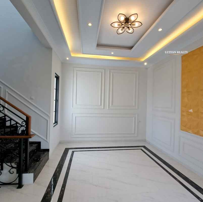 rumah 3 lantai jagakarsa dekat stasiun