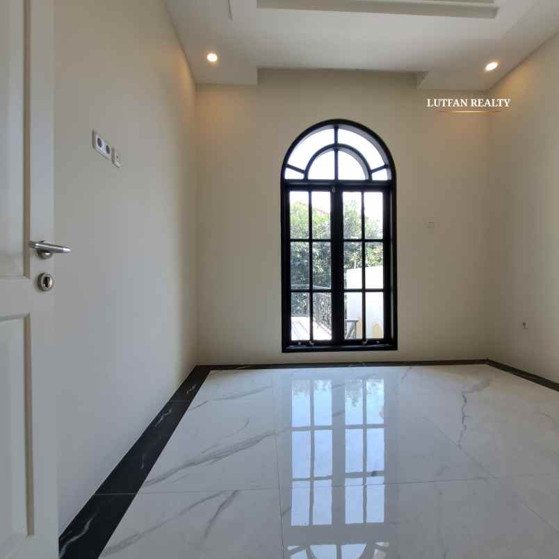 rumah american classic jagakarsa dekag tol brigift