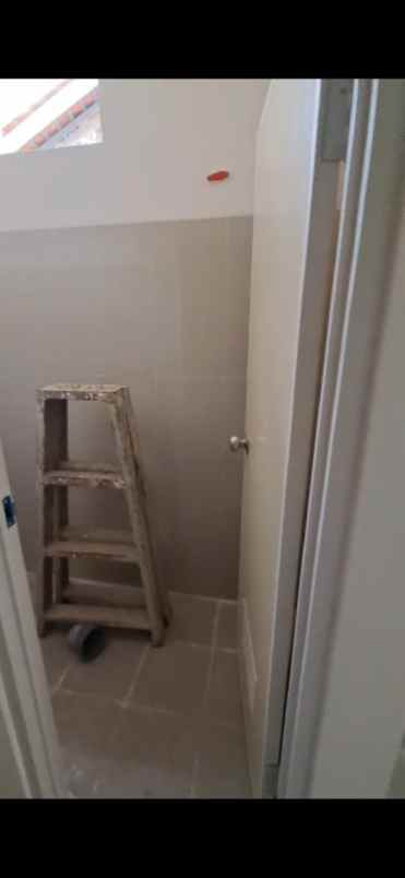 rumah baru dalam cluster di bebedahan sawangan depok