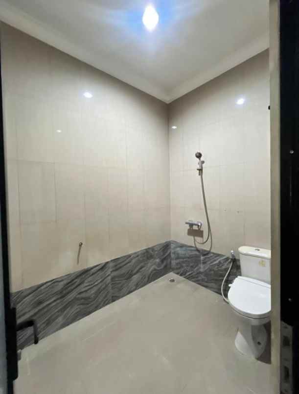 rumah baru modern di griya bintara indah 2 lantai 4 kt