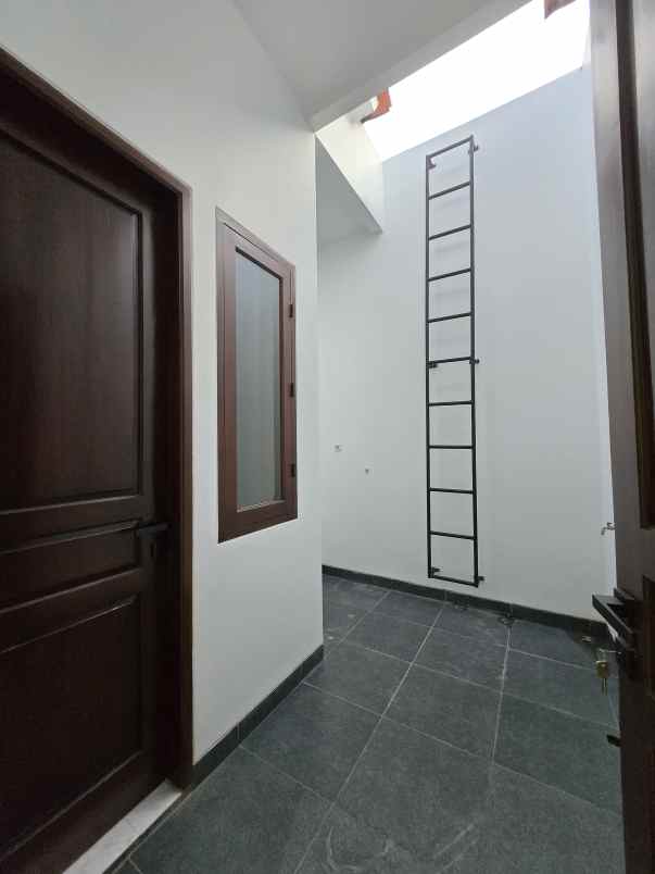 rumah baru siap huni akses lebar di duren sawit