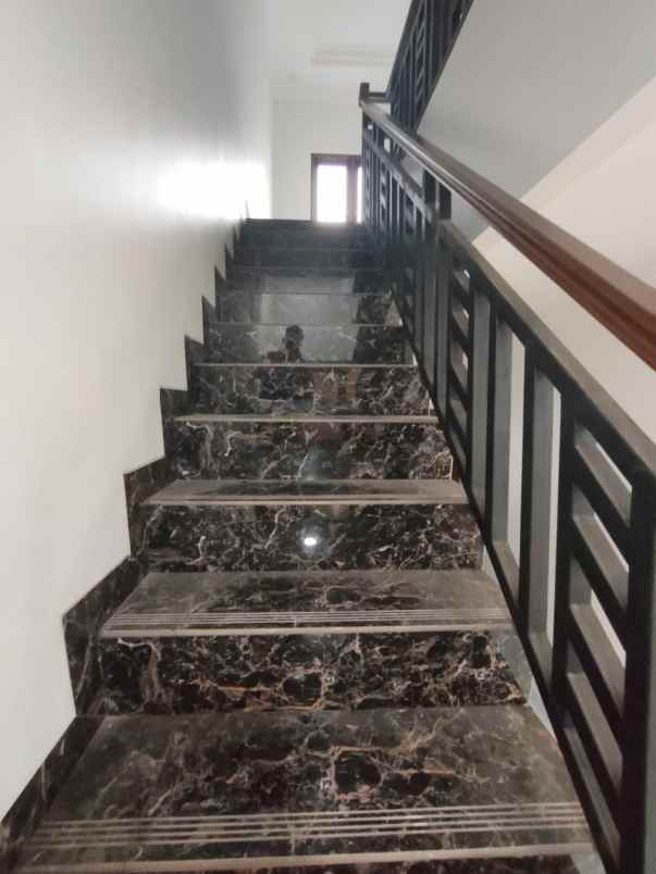 rumah baru siap huni pondok bambu jakarta timur