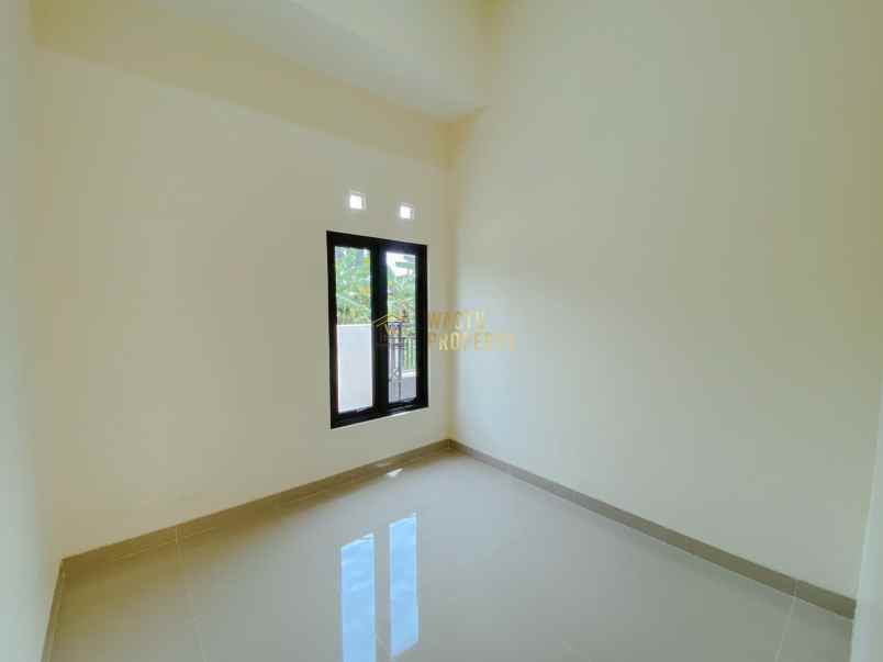 rumah baru tanah luas view sawah di kalasan sleman