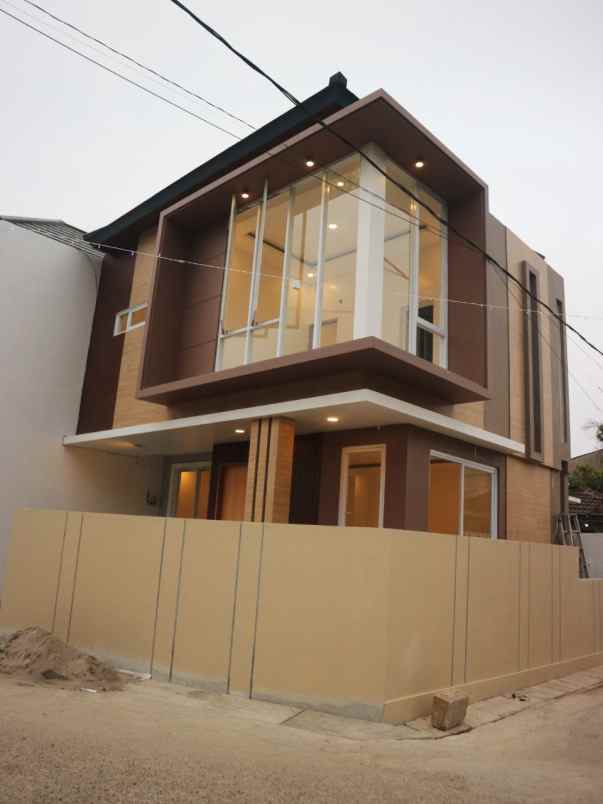 rumah bsd city 2 lantai siap huni