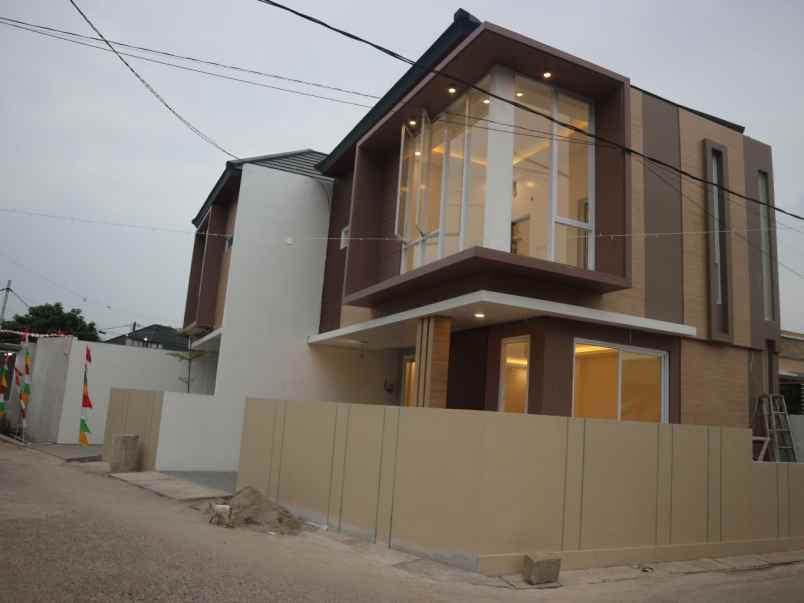 rumah bsd city 2 lantai siap huni