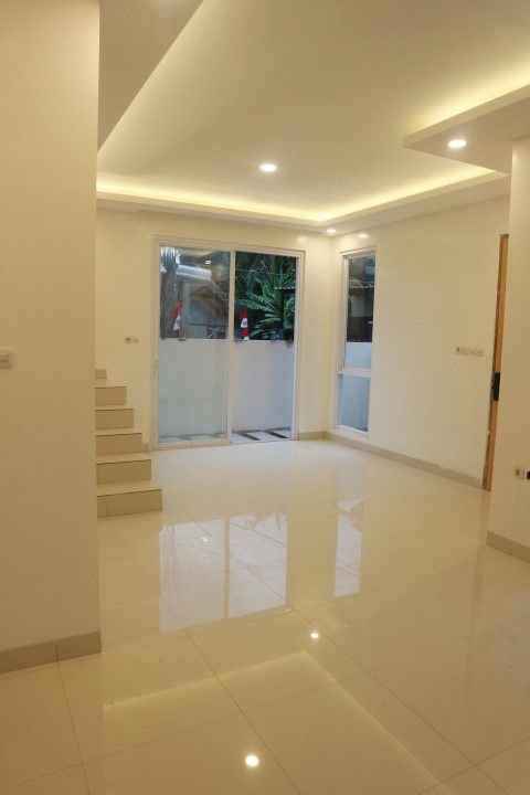 rumah bsd city 2 lantai siap huni