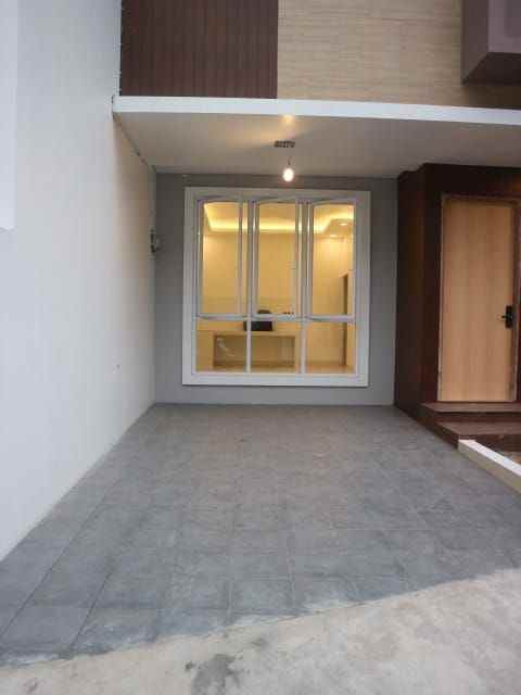 rumah bsd city 2 lantai siap huni