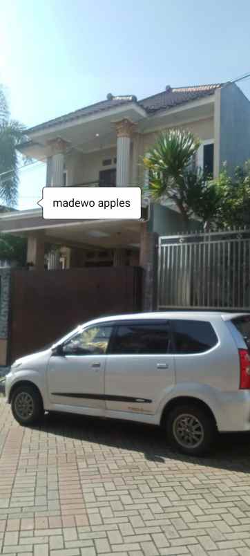 rumah dekat museum angkut kota batu madewo apples