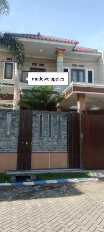 rumah dekat museum angkut kota batu madewo apples