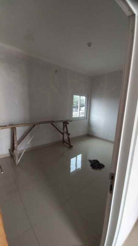 rumah dua lantai di kota bekasi