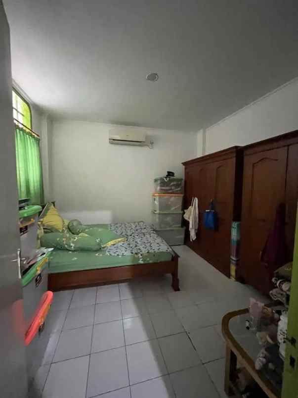 rumah hook area munjul 55 meter ke jln raya munjul