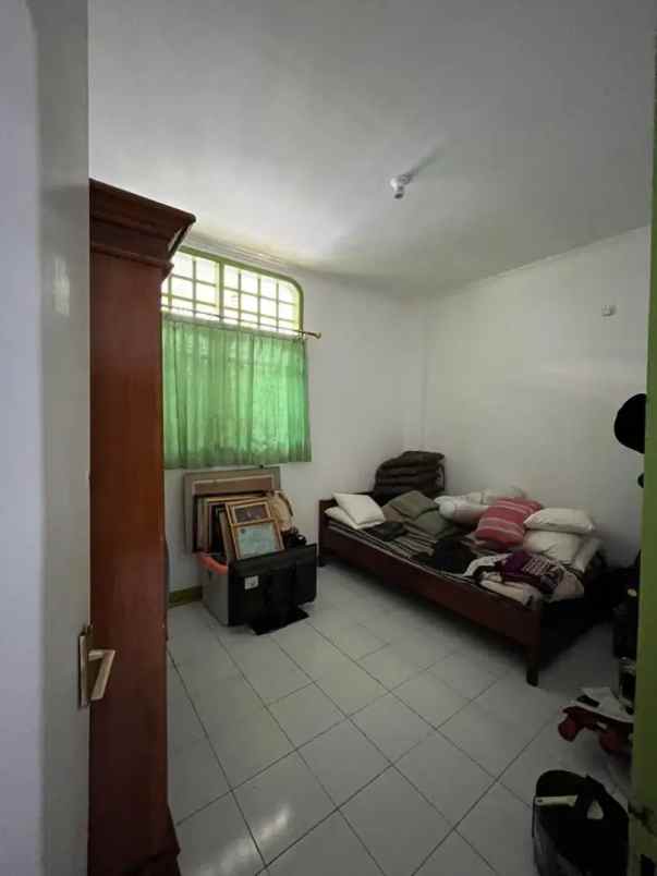 rumah hook area munjul 55 meter ke jln raya munjul