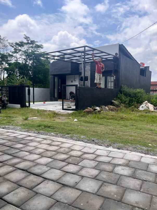 rumah jakal 780 juta dekat ugm uii