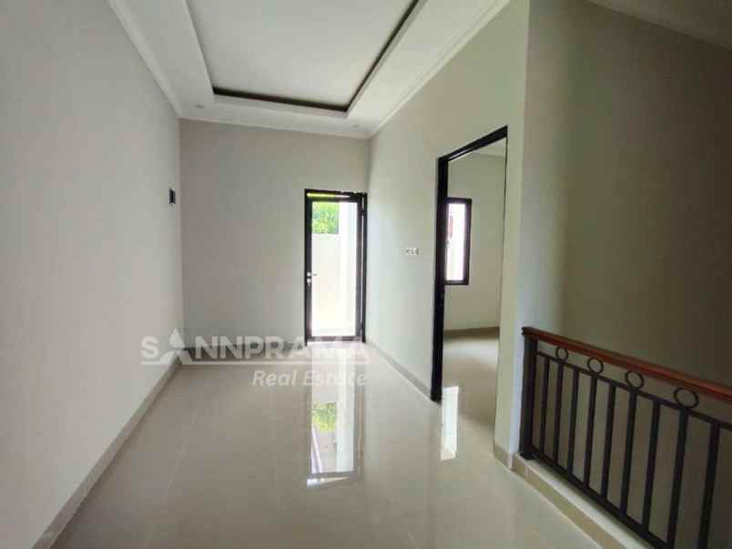 rumah keren megah di dekat kawasan gdc depok fry