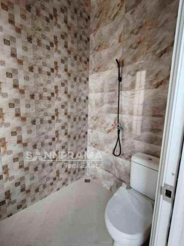 rumah keren megah di dekat kawasan gdc depok fry