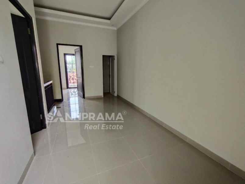 rumah keren megah di dekat kawasan gdc depok fry