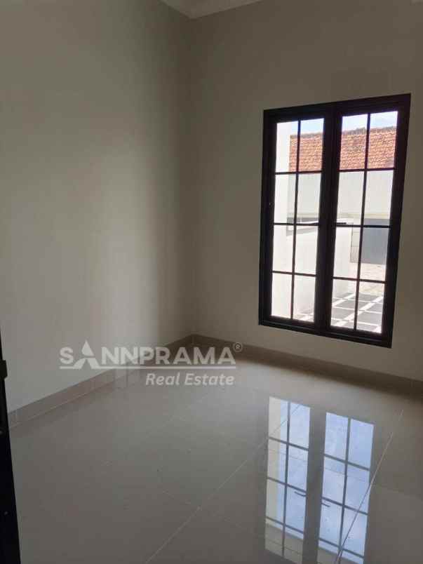 rumah keren megah di dekat kawasan gdc depok fry