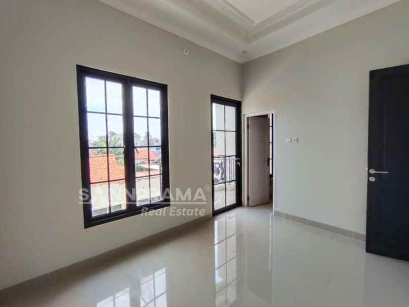 rumah keren megah di dekat kawasan gdc depok fry