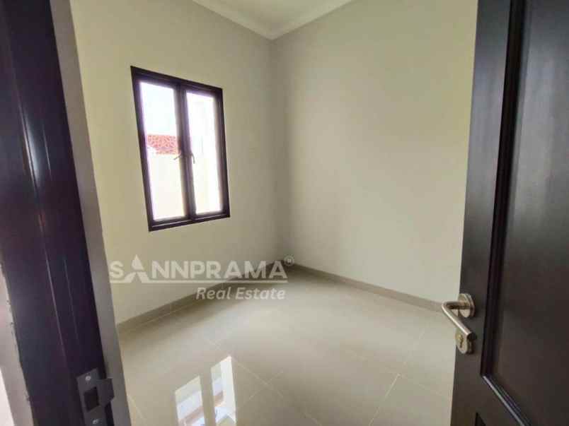 rumah keren megah di dekat kawasan gdc depok fry