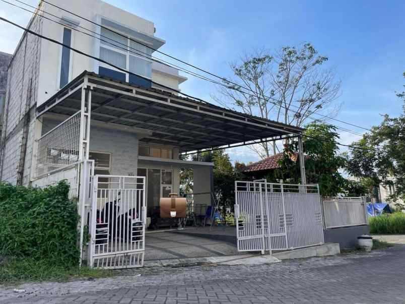 rumah konsep villa lokasi di karangploso