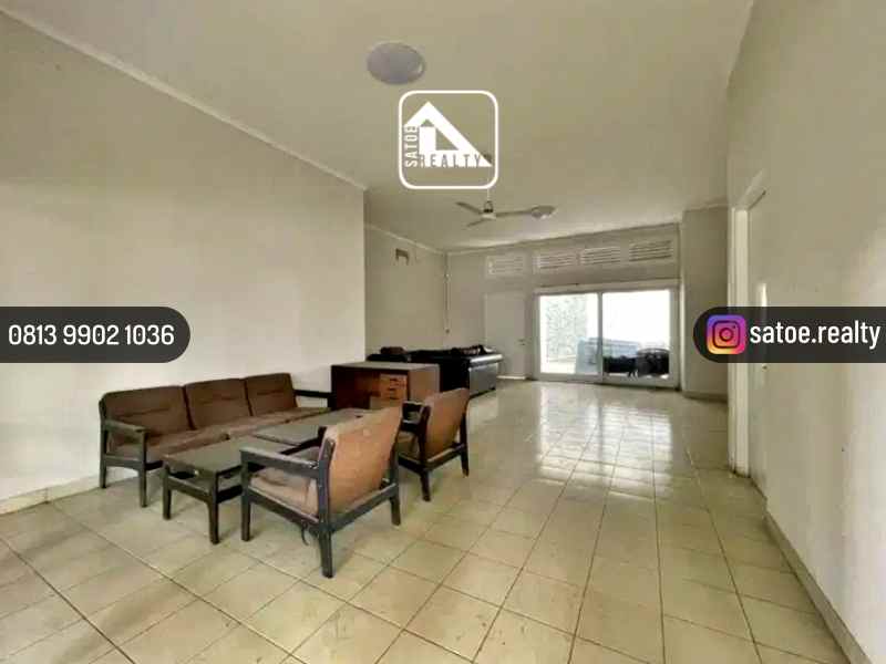 rumah lama di jl cipaku petogogan kebayoran baru