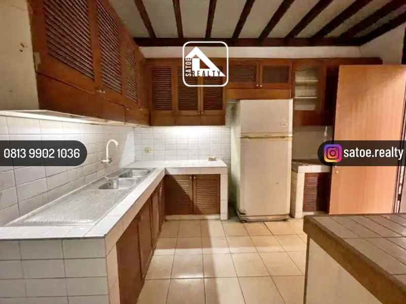 rumah lama di jl cipaku petogogan kebayoran baru