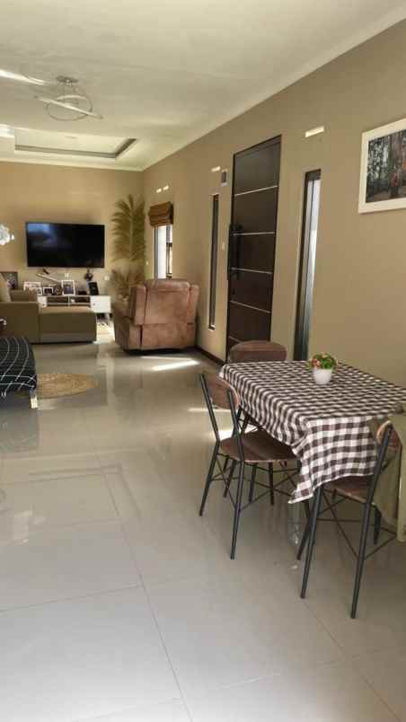 rumah luas cikahuripan lembang bandung