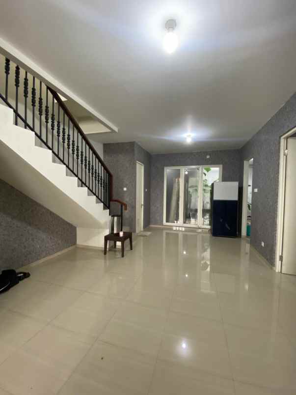 rumah mewah 1 8m an nego aja di surabaya barat