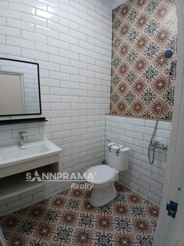 rumah mewah 2 5 lantai strategis di mampang depok iml