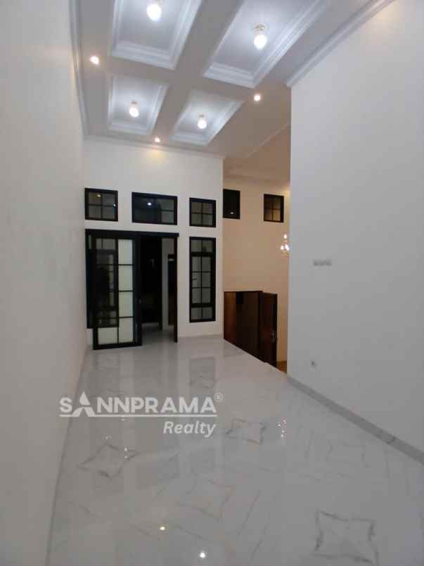 rumah mewah 2 5 lantai strategis di mampang depok iml