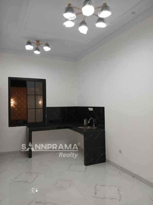 rumah mewah 2 5 lantai strategis di mampang depok iml